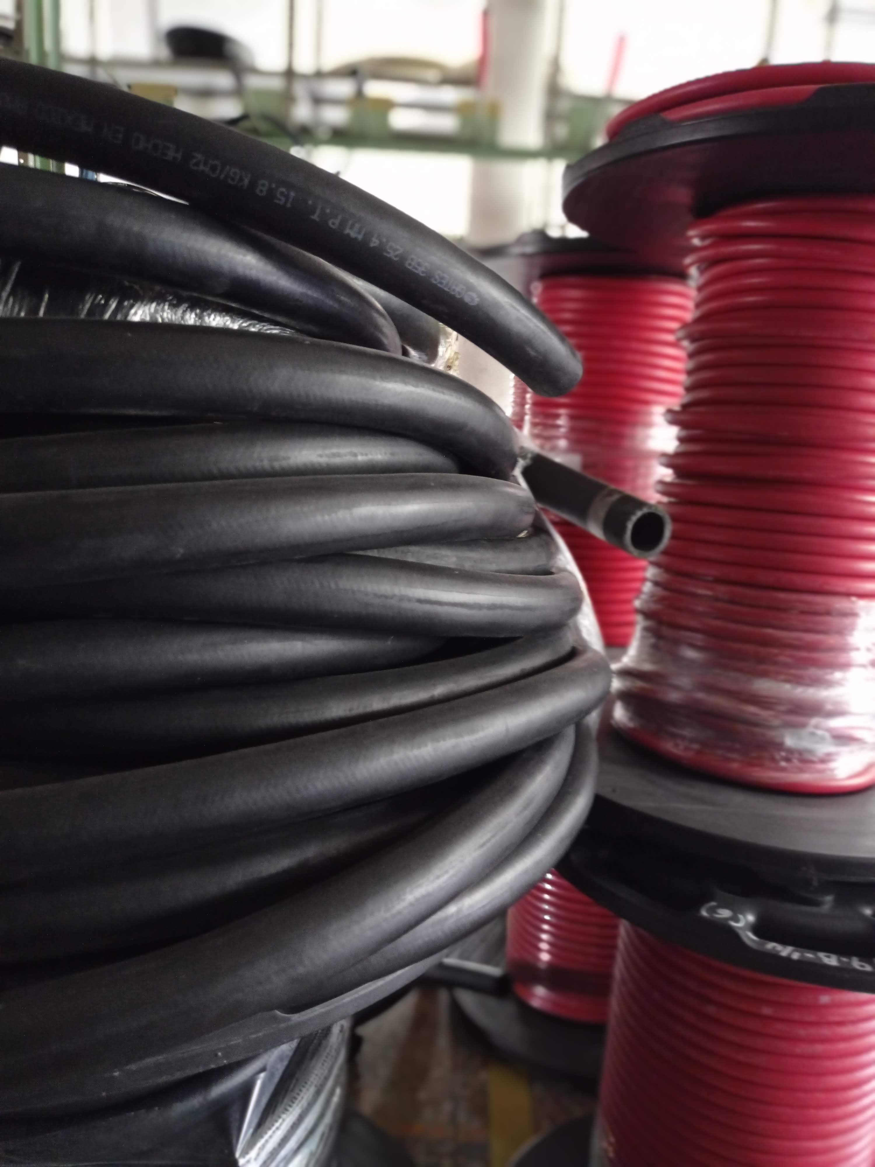 Avanzamos con la industria con nuestras mangueras